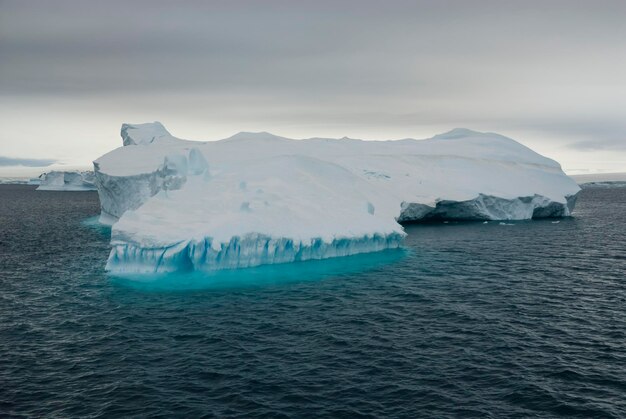 IJsberglandschap nabij Antarctisch Schiereiland Antarctisch Schiereiland Antarctica