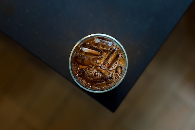 ijskoffie met melk klaar om te drinken in het café