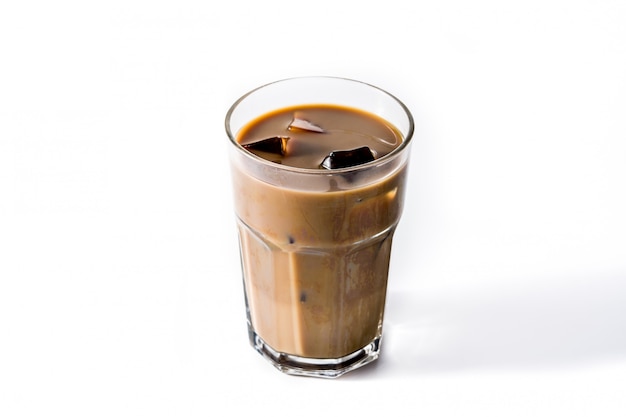 Ijskoffie of caffe latte in hoog glas