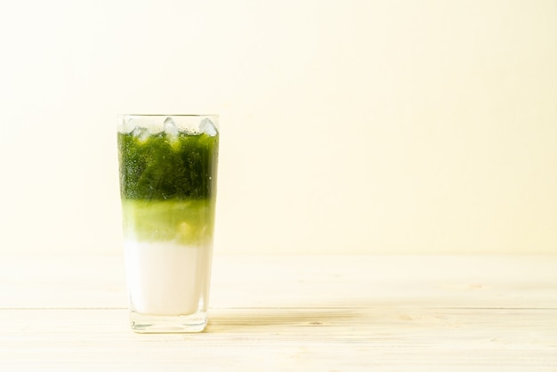 ijsthee matcha groene thee latte met melk