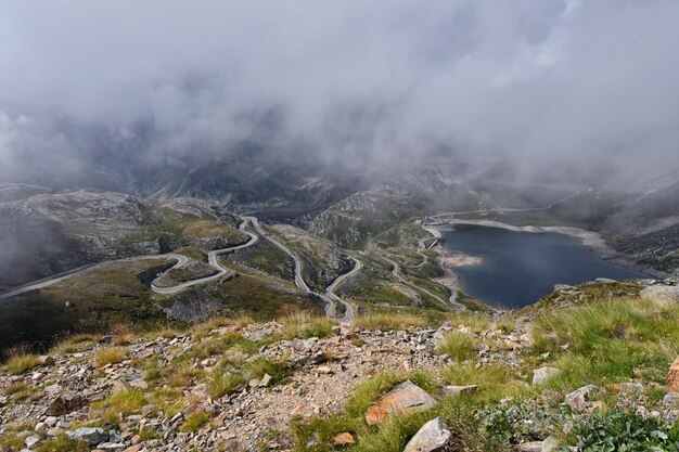 Il lago Agnelsotto il colle del Nivolet