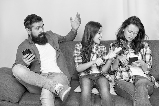 Ill strike your phone with hammer Parents use smartphones during family time