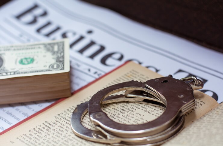 Illegale drugszaken, geld en handboeien
