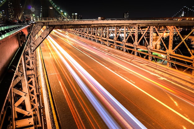 Photo illuminated bridge at night