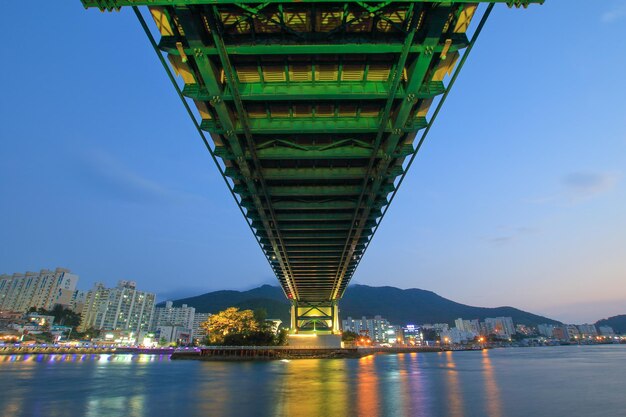 Photo illuminated bridge over river