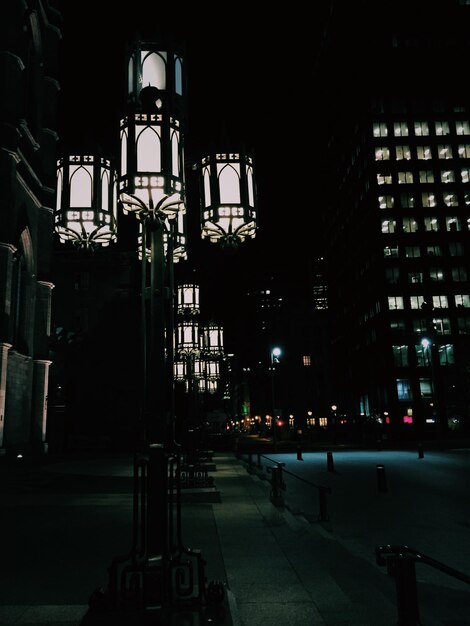 Photo illuminated building at night