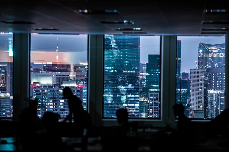 Photo 夜街の照らされた建物