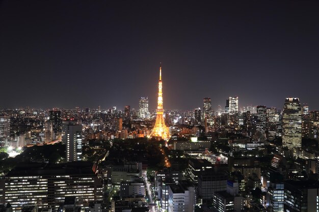 Photo illuminated buildings in city at night