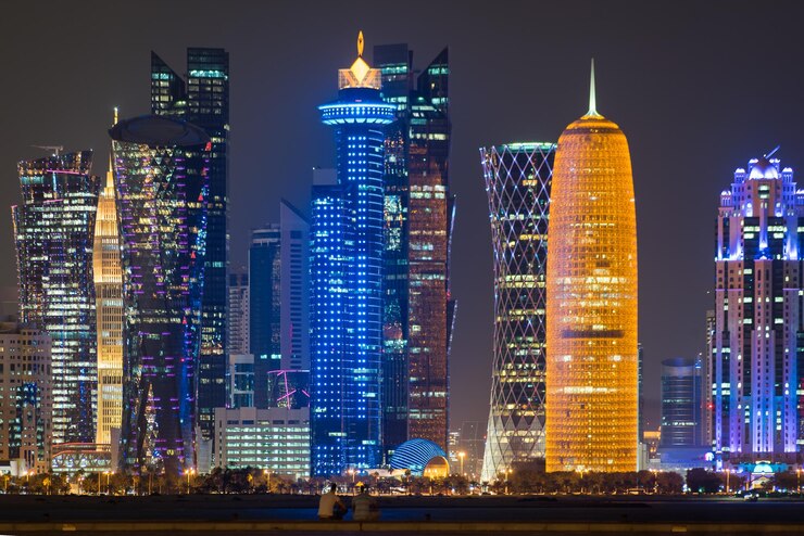 Photo illuminated buildings in city at night