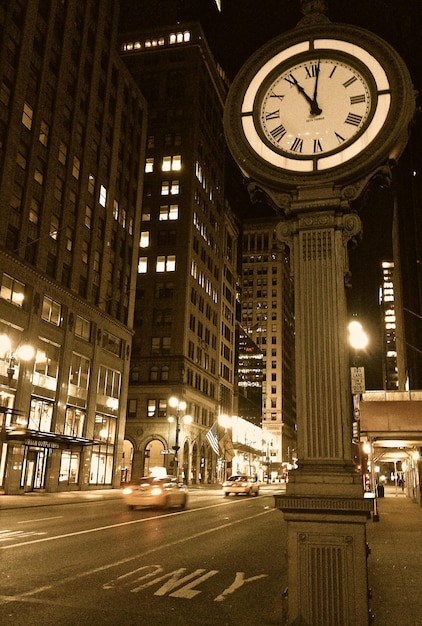 Photo illuminated buildings at night