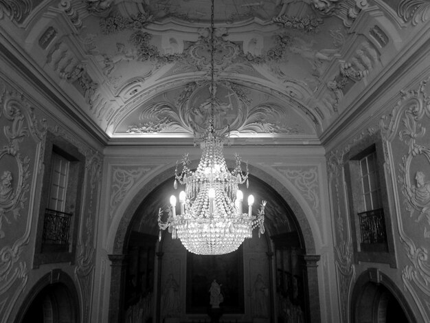 Photo illuminated chandelier at church