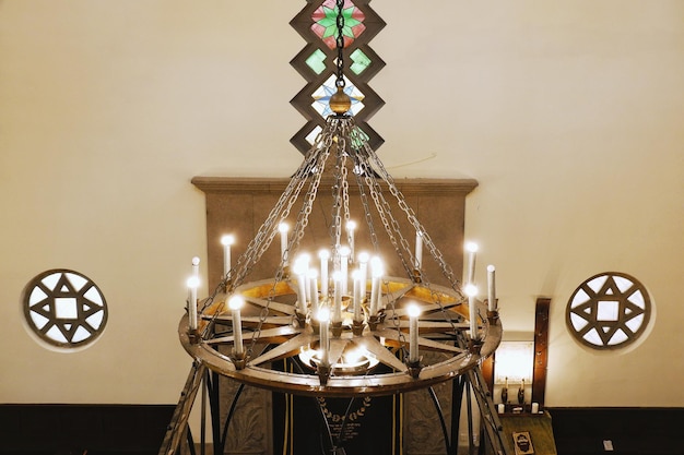 Photo illuminated chandelier hanging on wall at home