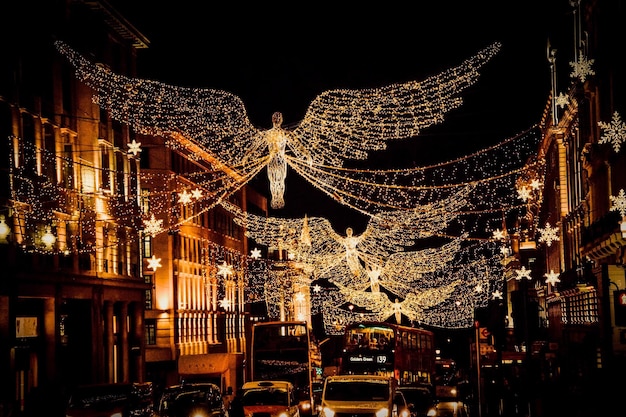 写真 夜に照らされたクリスマスライト