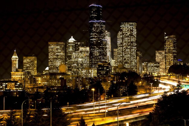 Photo illuminated city at night