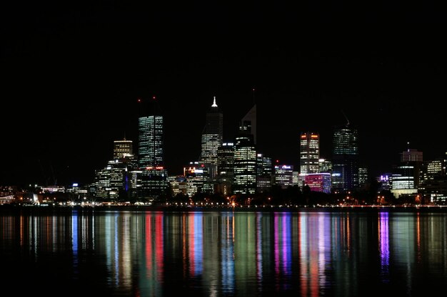 Città illuminata di notte