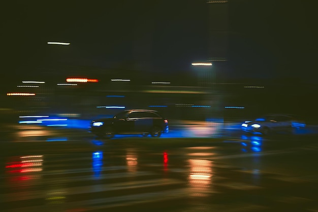 Foto strada illuminata di notte