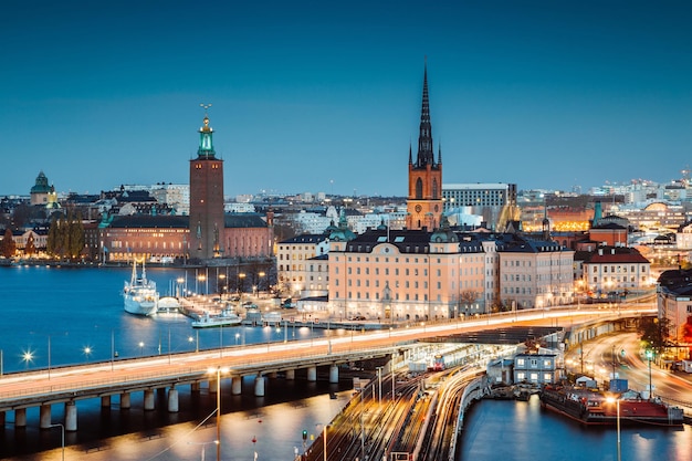 Photo illuminated cityscape against blue sky