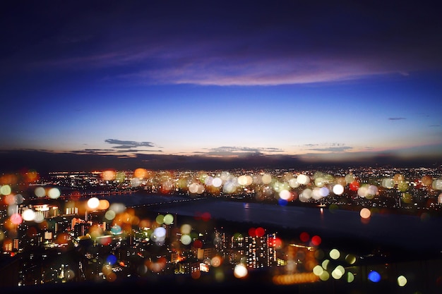 写真 夜の空に照らされた都市風景