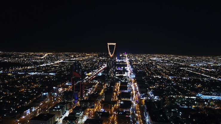 Photo illuminated cityscape against sky at night