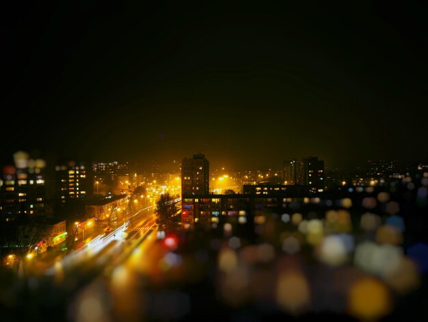 Photo illuminated cityscape against sky at night