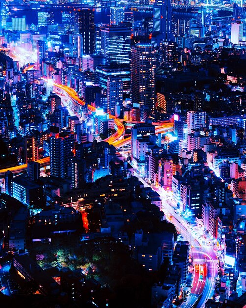 写真 夜の照らされた都市景色