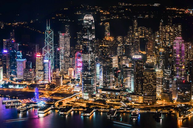 Photo illuminated cityscape at night