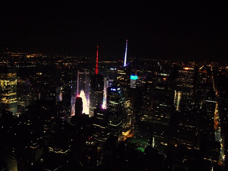 Photo illuminated cityscape at night