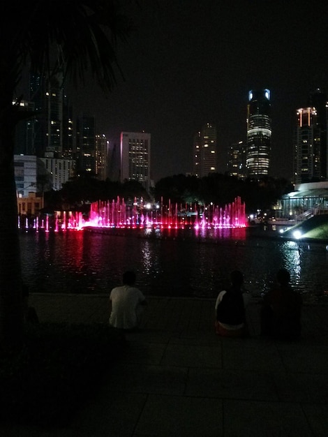 Photo illuminated cityscape at night