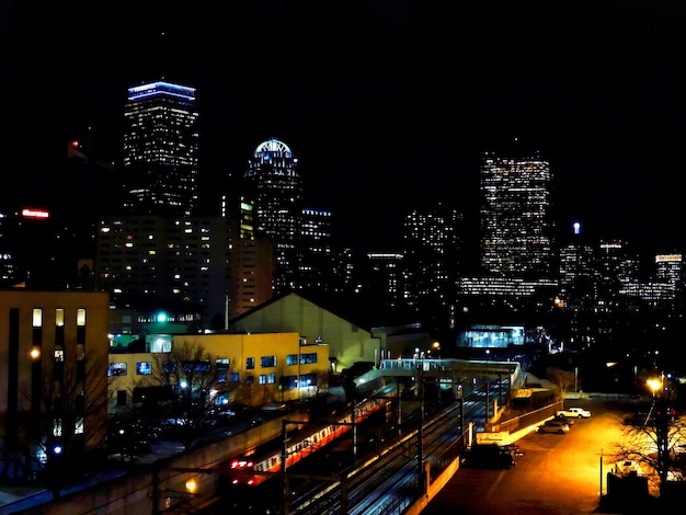 Photo illuminated cityscape at night