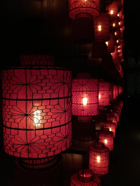 Photo illuminated lanterns on wall