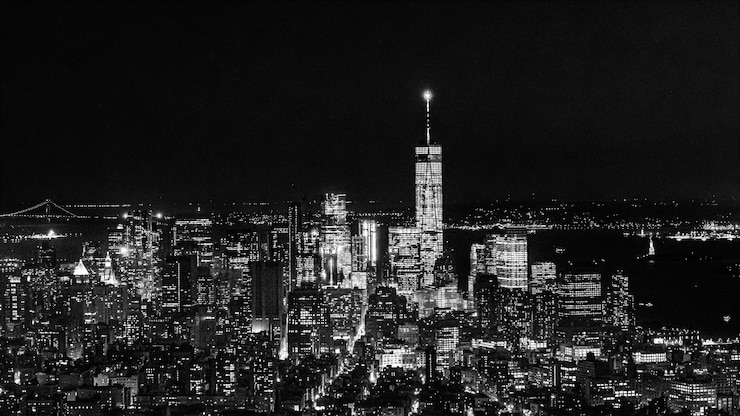 Photo illuminated modern buildings against sky at night