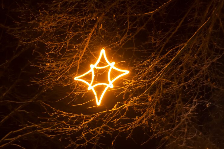 Photo illuminated street in the city christmas decorations in the old town riga latvia