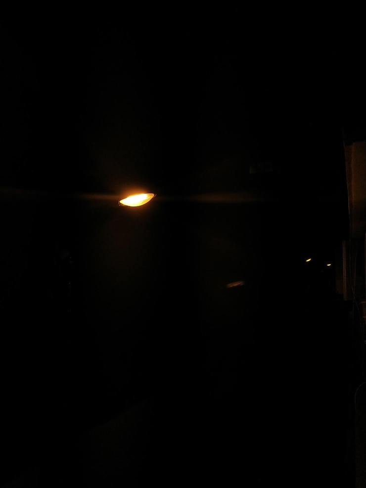 Photo illuminated street light in city at night