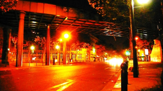 Photo illuminated street light at night