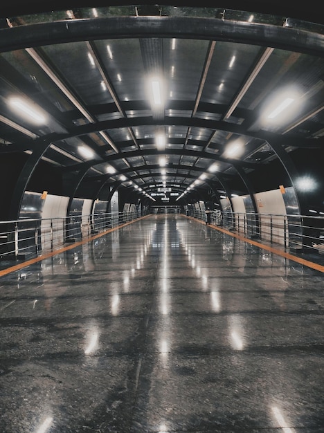 Photo illuminated subway