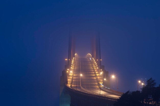 Photo illuminated suspension bridge against sky at night