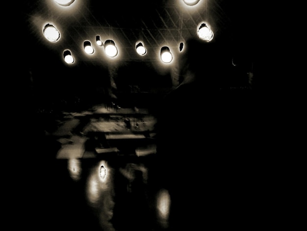 Фото Освещенный туннель ночью