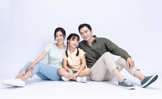 背景にアジアの家族のイメージ