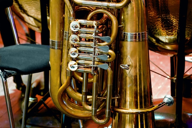 Foto immagine di uno strumento di ottone di un'orchestra sinfonica tuba