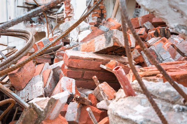 破壊中の建物の画像