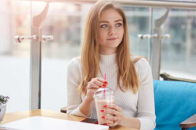 よそ見夢の優しい女性の画像