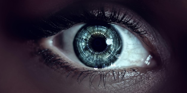 Изображение человеческого глаза в процессе сканирования. Смешанная техника