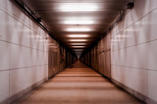 写真 暗いトンネルの画像