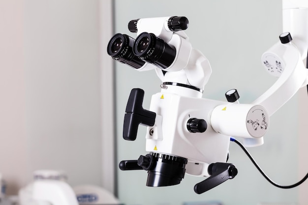 専門の臨床検査顕微鏡の画像