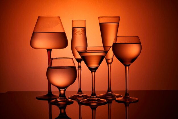 空のワイングラス 空の水グラス レストラングラス ワイングラス