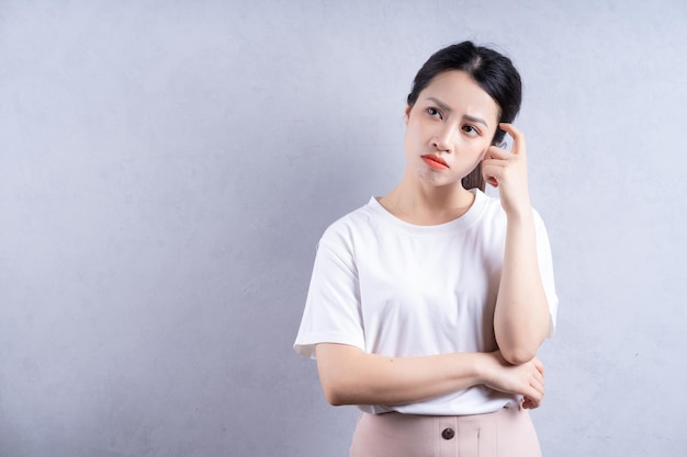 Photo imagr of young asian woman posing on background