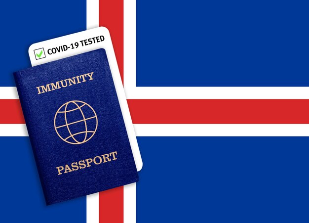 Immuniteitspaspoort met covid-test op de nationale vlag van IJsland