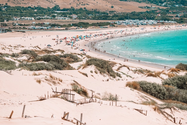 Foto paesaggio impressionante della natura della costa di cadice in andalusia, spagna