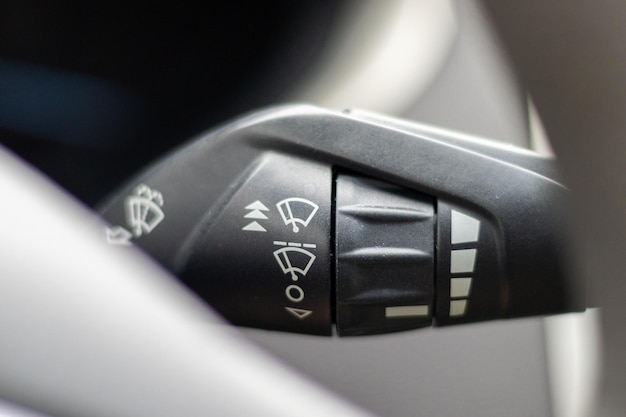 in auto close-up slot ontgrendelknop op deur automatische ruitenwissers, voertuigdak