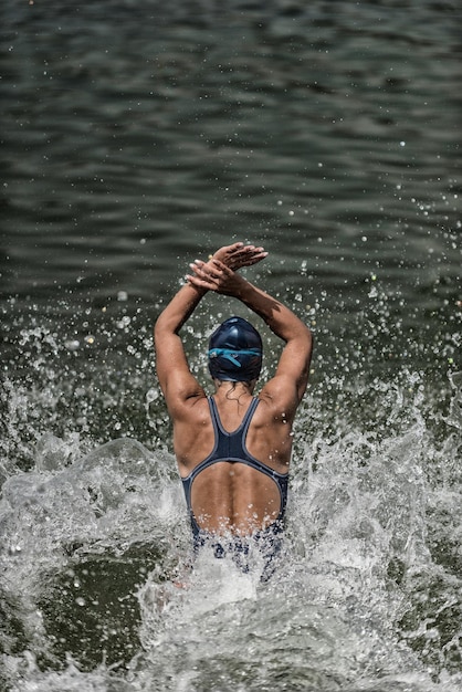 Foto in het water springen.